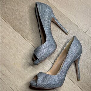 Badgley Mischka Glittering Silver Peep Toe Heels size 8.5